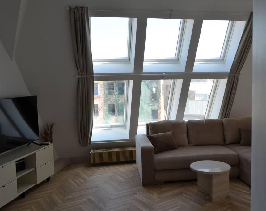 Luxury Apartment With A Balcony And View In Riga Old Town Екстериор снимка