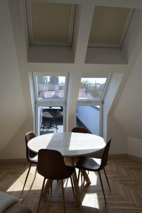 Luxury Apartment With A Balcony And View In Riga Old Town Екстериор снимка