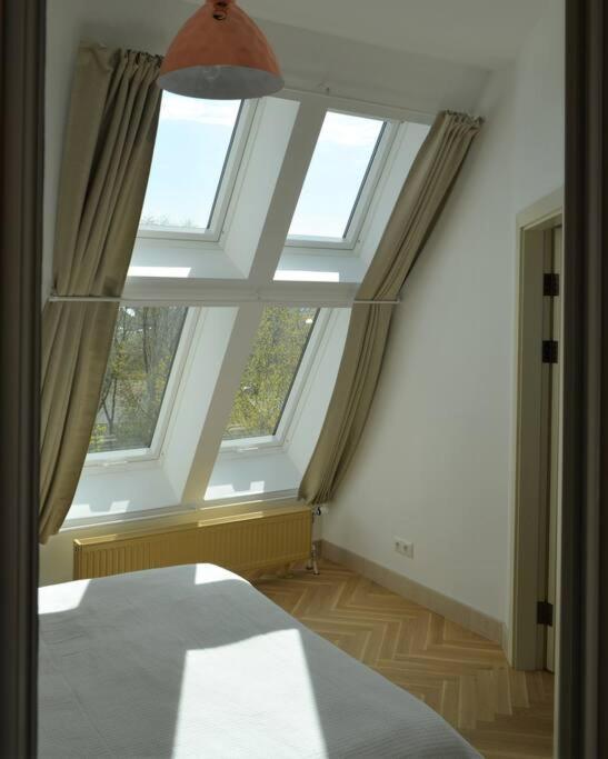 Luxury Apartment With A Balcony And View In Riga Old Town Екстериор снимка