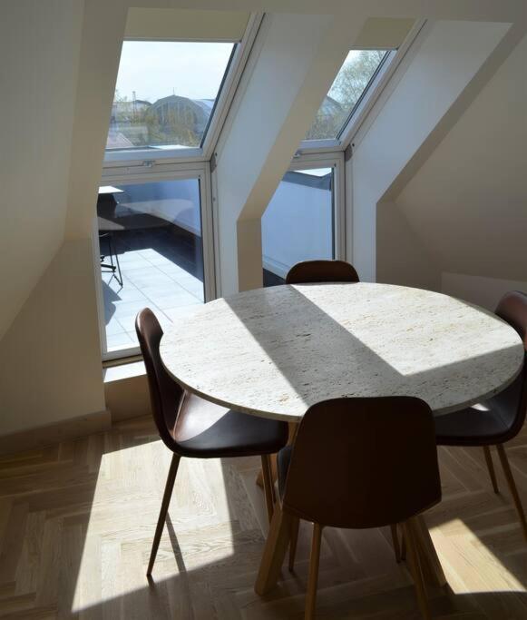 Luxury Apartment With A Balcony And View In Riga Old Town Екстериор снимка